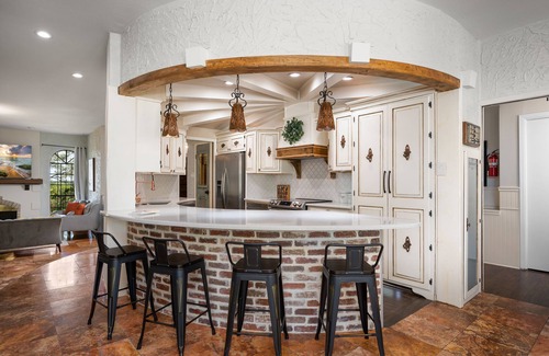 Leon Valley House | Ultimate Stay! Heated Pool, Pickleball, Basketball & More!