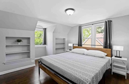 Broadview House | Ultimate Stay w/ Gym & Game Room Broadview
