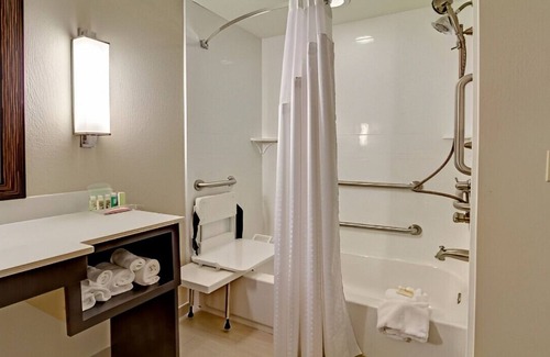Tupelo House | Ultimate Staycation Spot for a Romantic Trip! -S