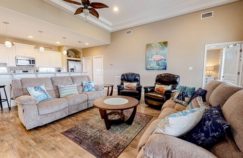 Crystal Beach House | Ultimate | Steps to Beach | Large Deck | Dog Haven