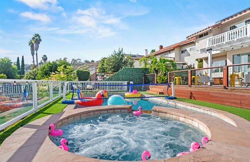 Tierrasanta House | Ultimate Summer Escape: 6BR, Pool, Spa & Views!
