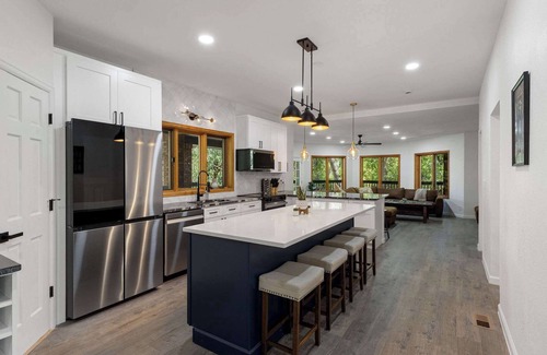 Lakewood House | Ultimate Treehouse Mansion w/Game Room