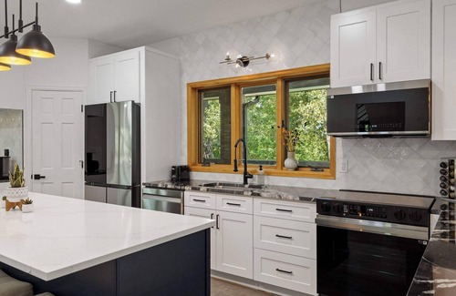 Lakewood House | Ultimate Treehouse Mansion w/Game Room