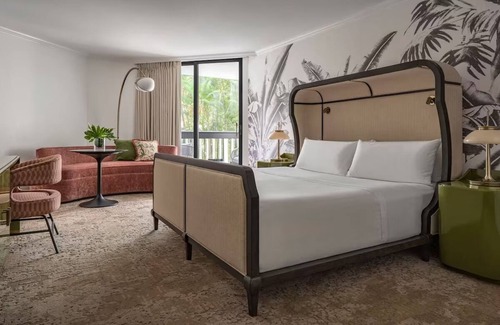 Hunt Club Hotel | Ultimate Vacation Spot with Tennis, Pickleball, and Outdoor Swimming Pools