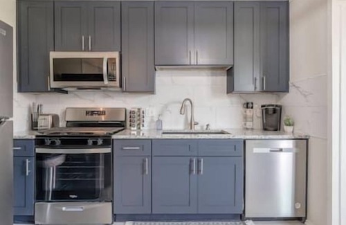Waldron Apartment | Ultra Clean, King bed, garage, back yard