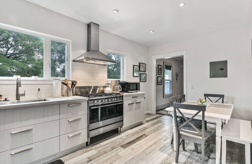 West End House | Ultra Comfy, Quiet, Bright, Private Perch in Central Marin!