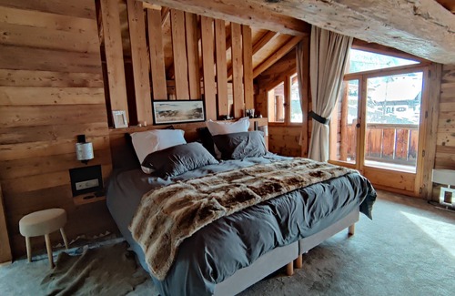 Le Planellet Ski Chalet | Ultra-cozy chalet in the heart of Megève (sleeps 12)