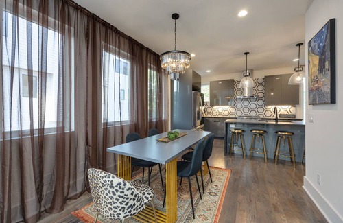 Talbot's Corner House | Ultra Heated Rooftop Pool! Arcade, Elevator, EV Charger, Sleeps 11, Full Home