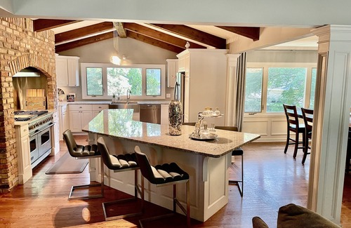 Plymouth House | ULTRA LUX House Equipped with Large Chef’s Kitchen