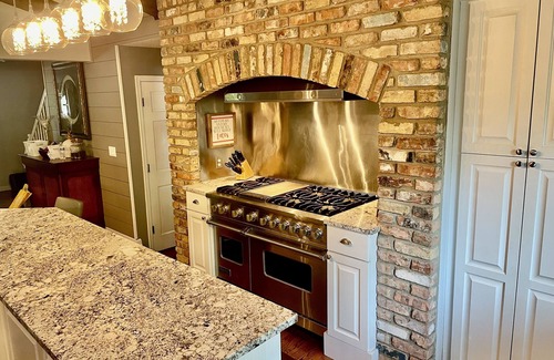 Plymouth House | ULTRA LUX House Equipped with Large Chef’s Kitchen