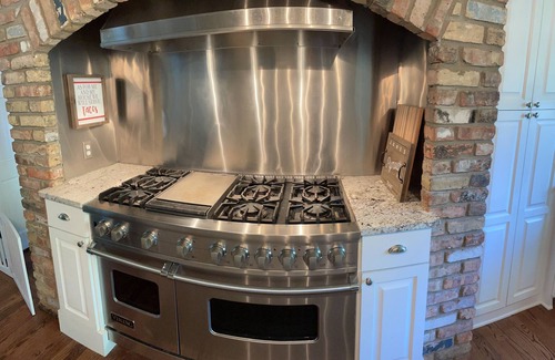 Plymouth House | ULTRA LUX House Equipped with Large Chef’s Kitchen