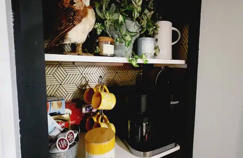 Tukwila House | Ultra lux tiny home w/hot tub, queen bed, nature.