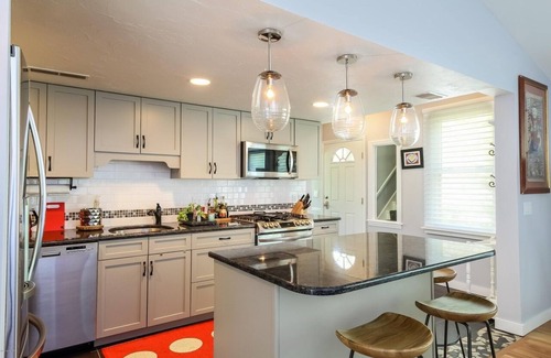 Saugatuck Villa | Ultra Lux Villa, Chic design, Hot Tub All Year Round, Minutes Walk From Downtown