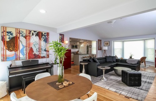 Saugatuck Villa | Ultra Lux Villa, Chic design, Hot Tub All Year Round, Minutes Walk From Downtown