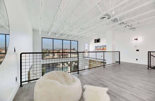 Canyon Gate House | Ultra Luxe Loft Villa 15min to Strip with Heated Pool