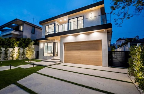 Beverly Hills House | Ultra Luxe Modern Mansion W. Roofdeck, Pool & Spa