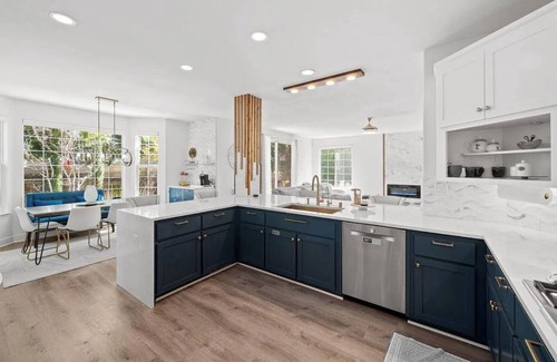 Walnut Creek House | Ultra-Luxurious 4BR 3BA bungalow with Pool, Jacuzzi, AC, Wifi in Walnut Creeknn