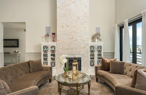 River North Art District Apartment | Ultra Luxury Loft With A Fireplace In The Rooftop In RiNo