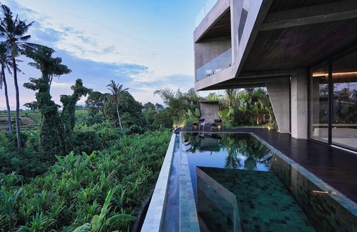 Babakan Villa | Ultra Luxury Space Themed Rocket Villa