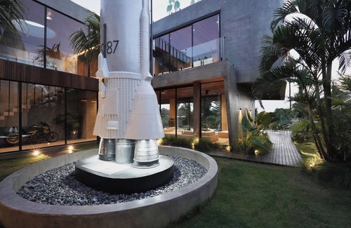 Babakan Villa | Ultra Luxury Space Themed Rocket Villa