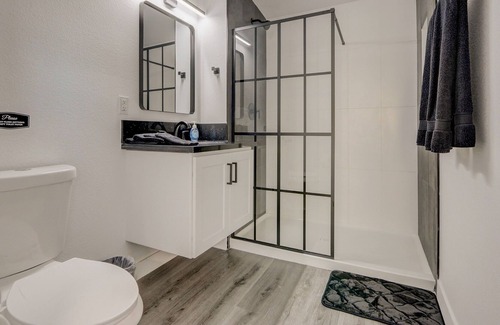 Beverly Green Apartment | ULTRA LUXURY STUDIO 2 BLOCKS OFF LAS VEGAS BLVD