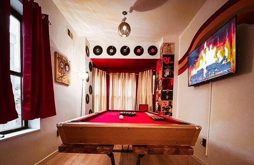 Brewerytown House | Ultra Modern | 3BR + Pool Table | Patio & Balcony