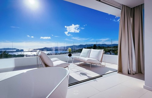 Puig Manya Villa | Ultra-Modern "All White" Luxury Villa/Rooftop/Sea View/Breathtaking Sunset