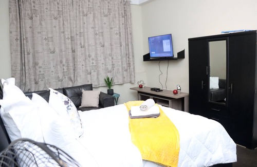 Downtown Johannesburg Apartment | Ultra Modern Apartment Coming With Unlimited 5G WIFI And DSTV.