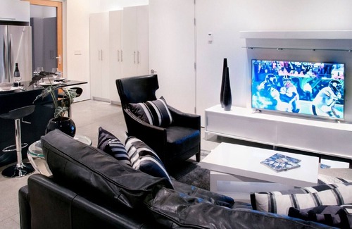 Cowichan Bay Apartment | Ultra Modern Architectural Beauty ..... Great Value