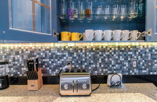 Villa Bonita Estates House | Ultra Modern House 6 B/R Pool 5 min to strip Heated Jacuzzi