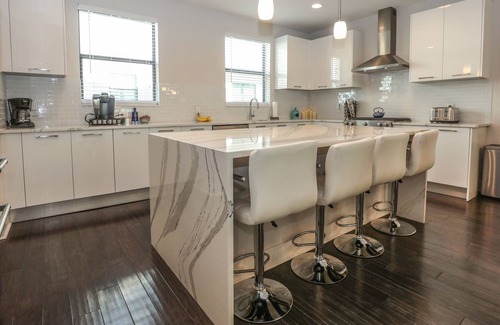 Carver City - Lincoln Gardens House | Ultra Modern Pool Home w/ Rooftop Private HOTTUB BBQ Grills Ray James Stadium