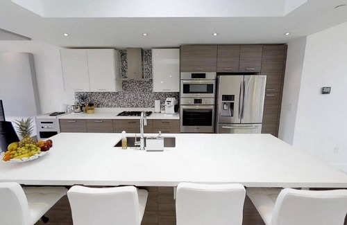 Bay Harbor Islands House | Ultra Modern Luxurious Townhome few minutes walk to the beach long term .