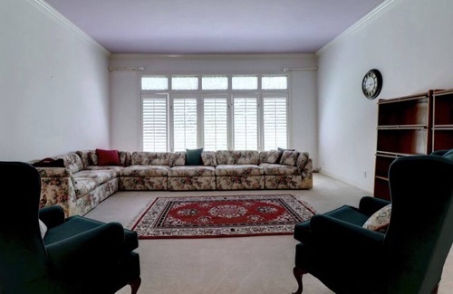 Springdale House | Ultra Spacious Place