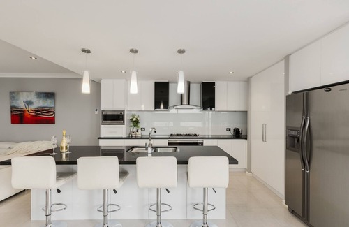 Beaconsfield House | ULTRA STYLISH FREMANTLE AREA WALK TO THE BEACH