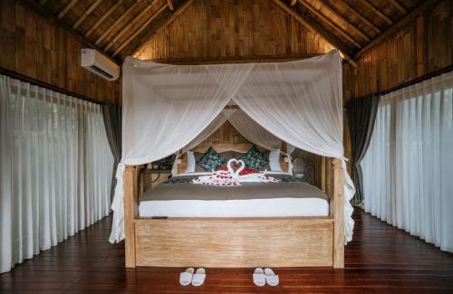 Melayang Villa | Umah Bali Kuno Villa
