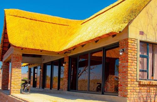 Victoria Falls Villa | Umhambi Villa