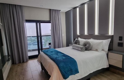 Umhlanga Apartment | Umhlanga Luxury Oceans Apartment with Sea Views in same building as 5 star hotel