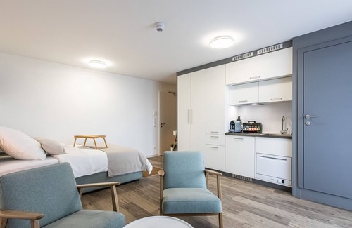 Ostend Apartment | Umquam Frankfurt l Modern Studio and good located King Bed Balcony