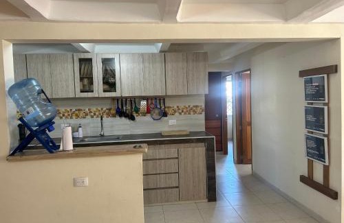 Santa Maria House | Umweltfreundliches Gemütliches Etagenbett Zimmer mit Privatem Bad Nähe Flughafen