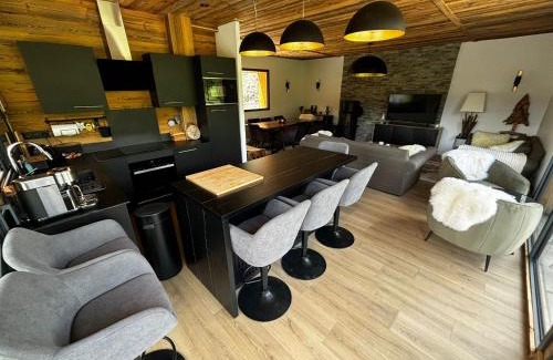 Les Claux Ski Chalet | Un Écrin de Sérénité Face aux Montagne chalet nathalya