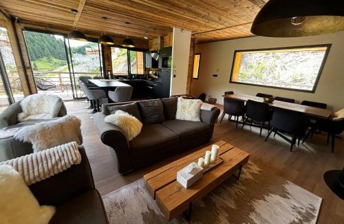 Les Claux Ski Chalet | Un Écrin de Sérénité Face aux Montagne chalet nathalya