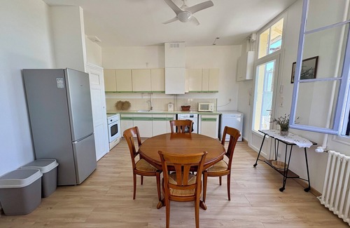 14th Arrondissement House | Un air de Marseille, haut de villa, Avec une terrasse et jardin