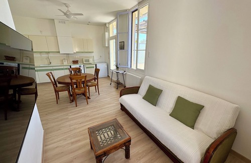 14th Arrondissement House | Un air de Marseille, haut de villa, Avec une terrasse et jardin