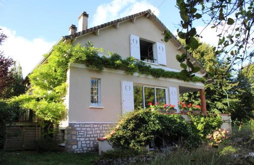 Thomery Apartment | Un Balcon en Forêt