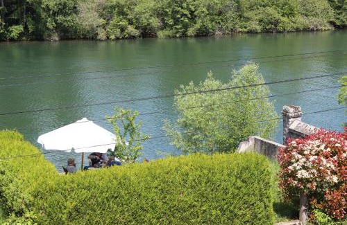 Thomery Apartment | Un Balcon en Forêt
