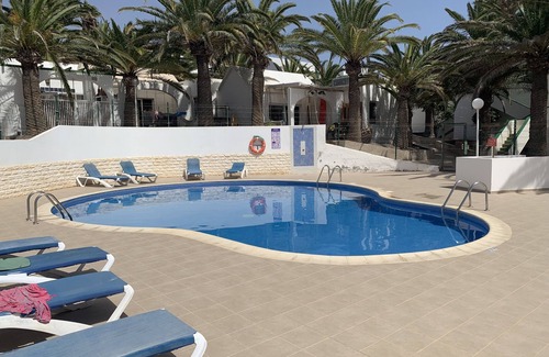Bahia Calma House | Un Bonito Bungalov Casa Viola Bajo de las Palmeras Piscina Wifi Free