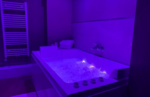 Saint-Aquilin-de-Pacy Bed & Breakfast | UN COCON EN VILLE - chambre SPA chic et élégante