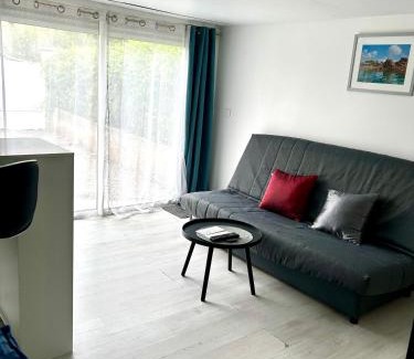 Villeneuve Apartment | Un coin en Provence