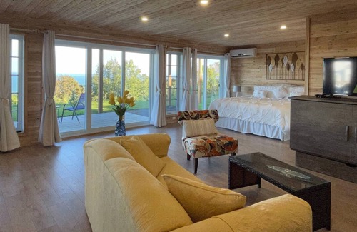 Cap-a-l'Aigle House | Un Loft Unique Pour Voyager Dans Le Temps
