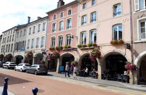 Remiremont Apartment | Un mélange d'art et d'histoire